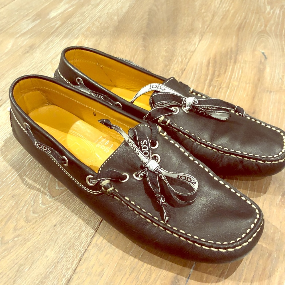 Tod’s women’s black with white detail loafers